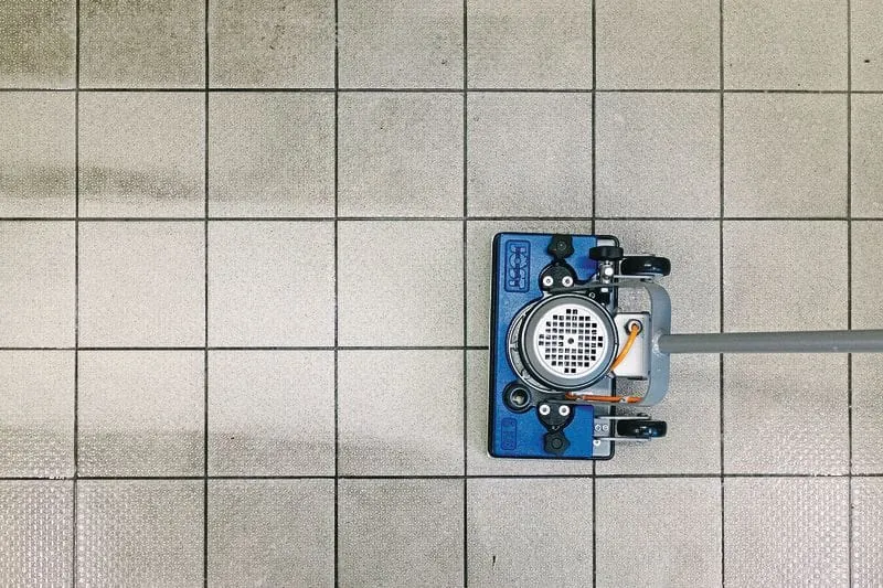 Sicherheitsfliesen: So gelingt die Reinigung