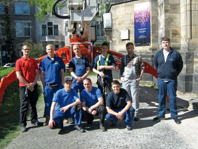 Azubis reinigen Markuskirche