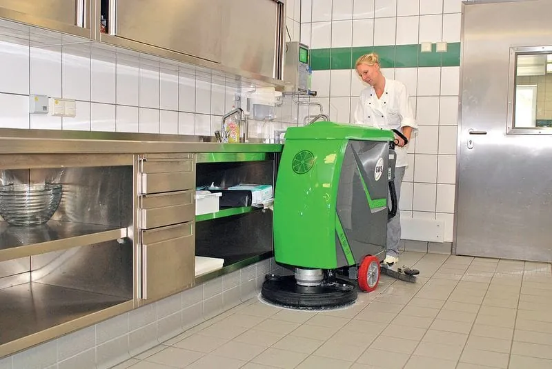 Werkstoffgerechte und kosten­reduzierte maschinelle Reinigung