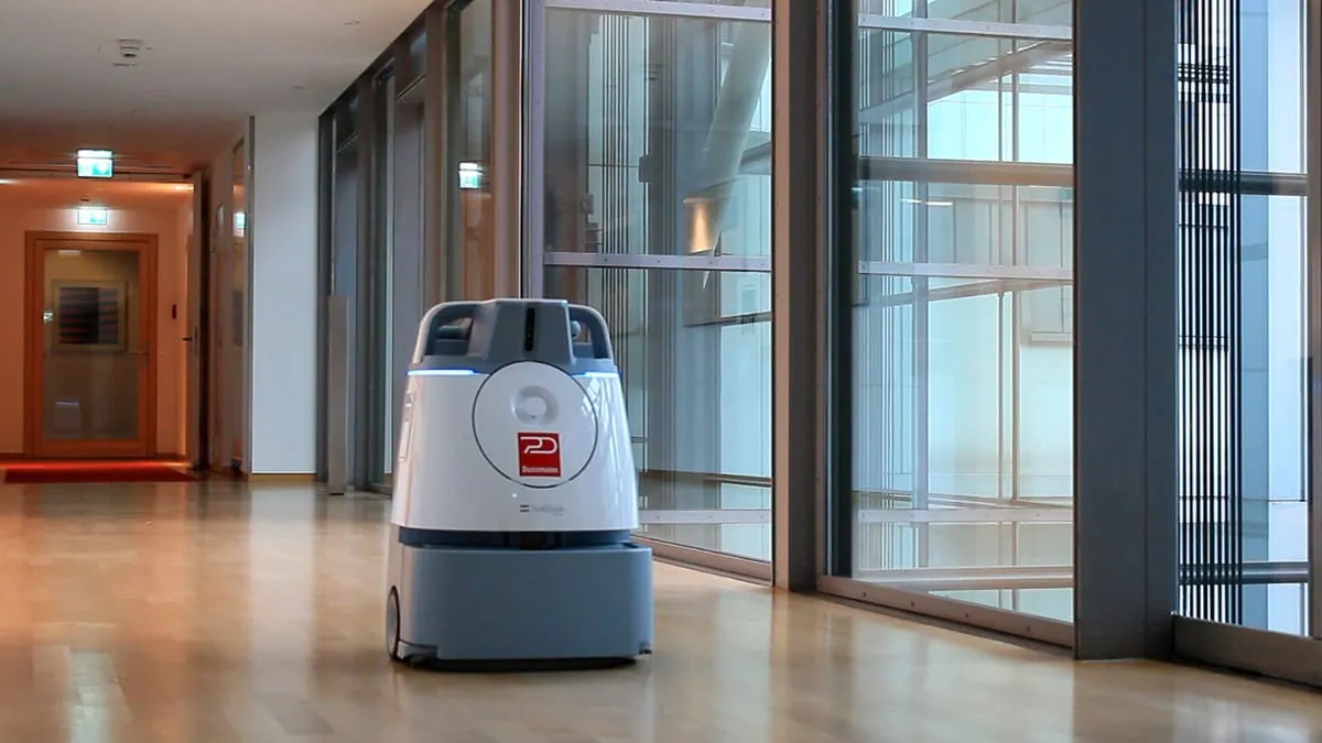 Dussmann Service nutzt autonomen Saugroboter