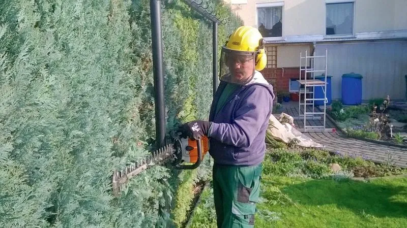 Rasenpflege und Baumschnitt sind nicht alles