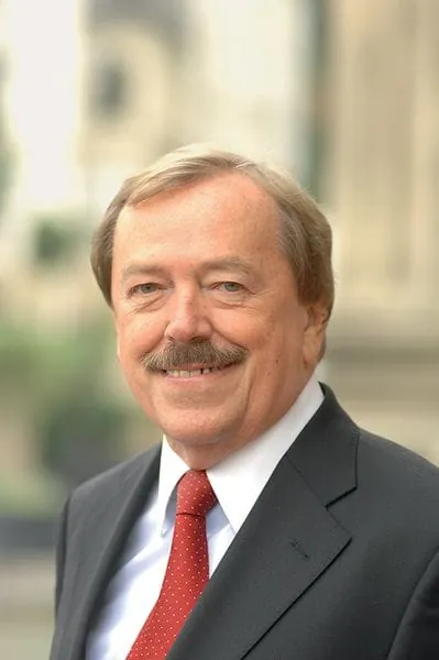 Hartmut H. Wolff