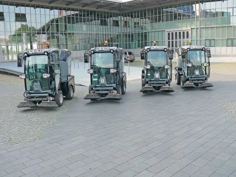 Saugkehrmaschine als Hybrid