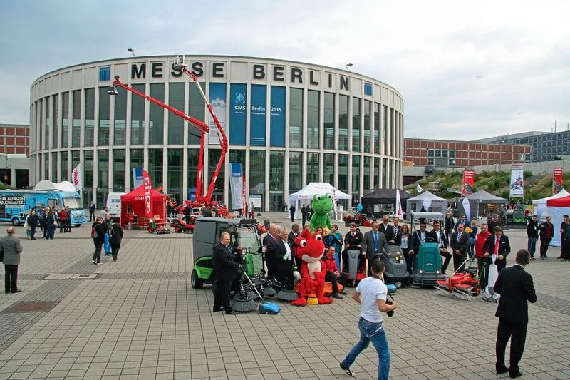 Auftakt mit Günther Oettinger und Daniel Domscheit-Berg