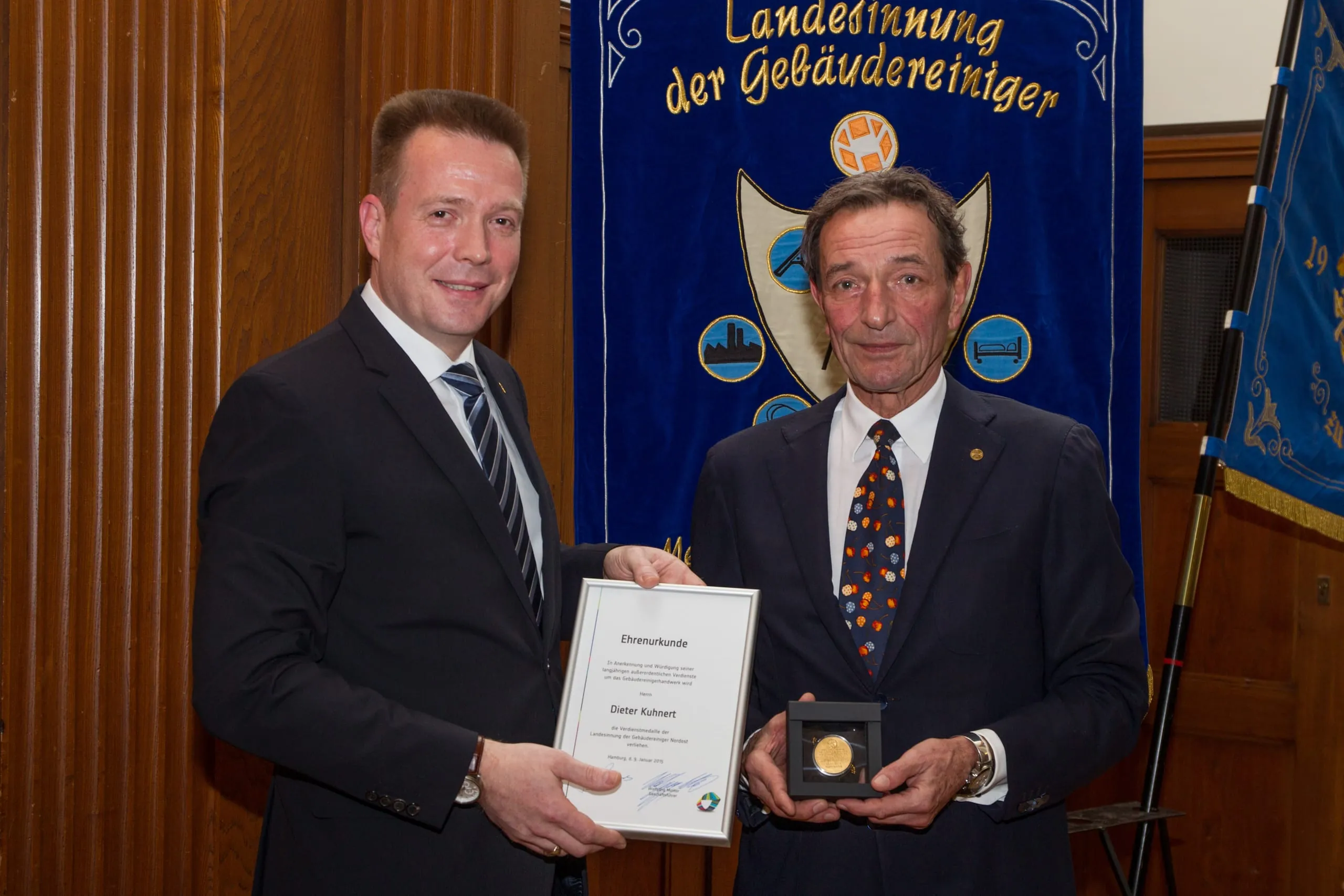 Dieter Kuhnert erhält Verdienstmedaille