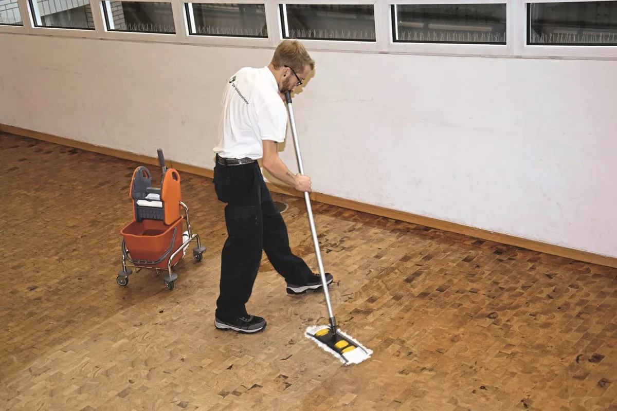 Wie pflegt man den Boden richtig?