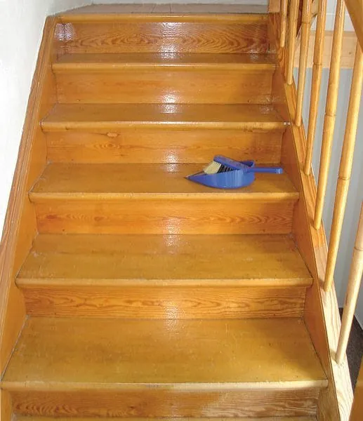 Restauratorische Reinigung und Aufbereitung von Holz