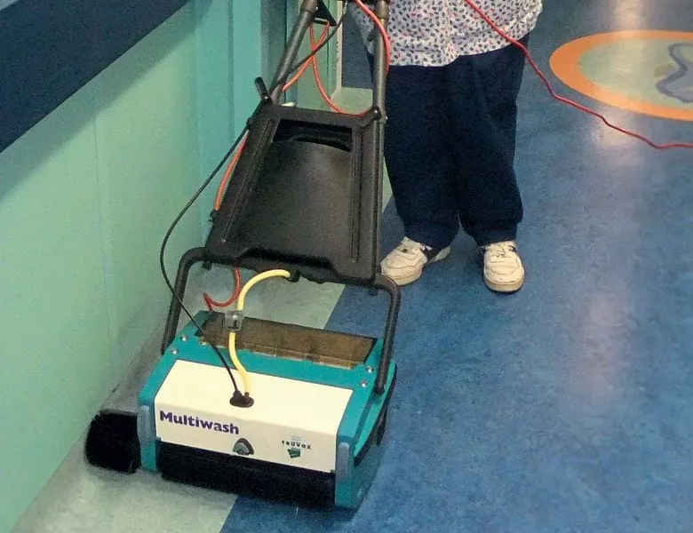 Bodenreinigung   mit klinischer Effizienz