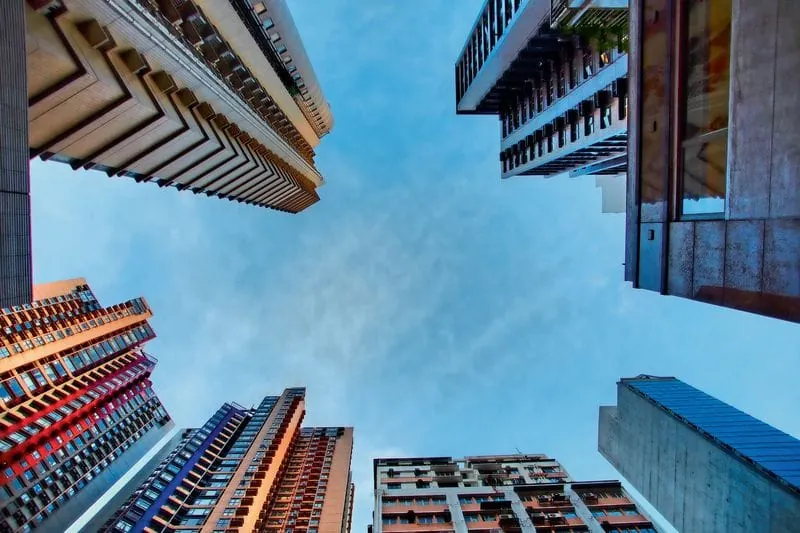 Smarter Schrank: Schlüssel hinter  Schloss und Riegel