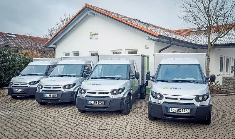 Vier E-Kleintransporter  Streetscooter  im Einsatz