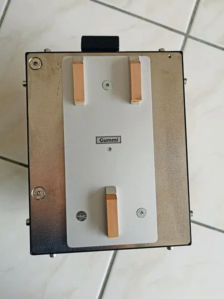 Gereinigter Gleiter aus SBR-Gummi gemäß DIN 51131