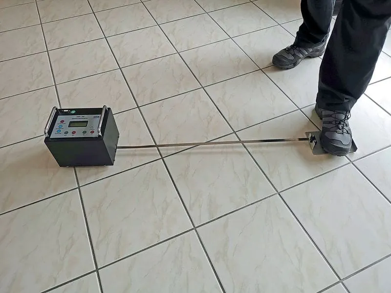 Glätteunfall nach Kristallisation: Ist der Gebäudereiniger schuld?