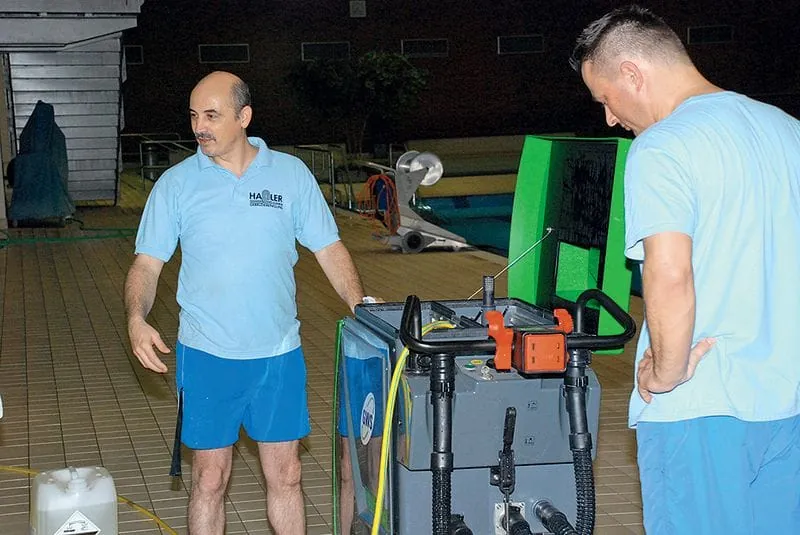 Unkonventionelle Reinigungslösung in einem Freizeitbad