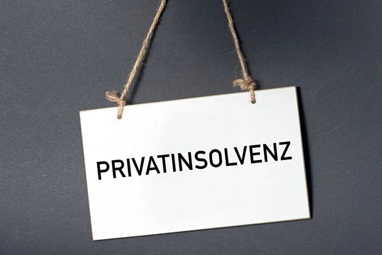 Bei Privatinsolvenz kann ein privatwirtschaftlich organisierter Schutzschirm helfen
