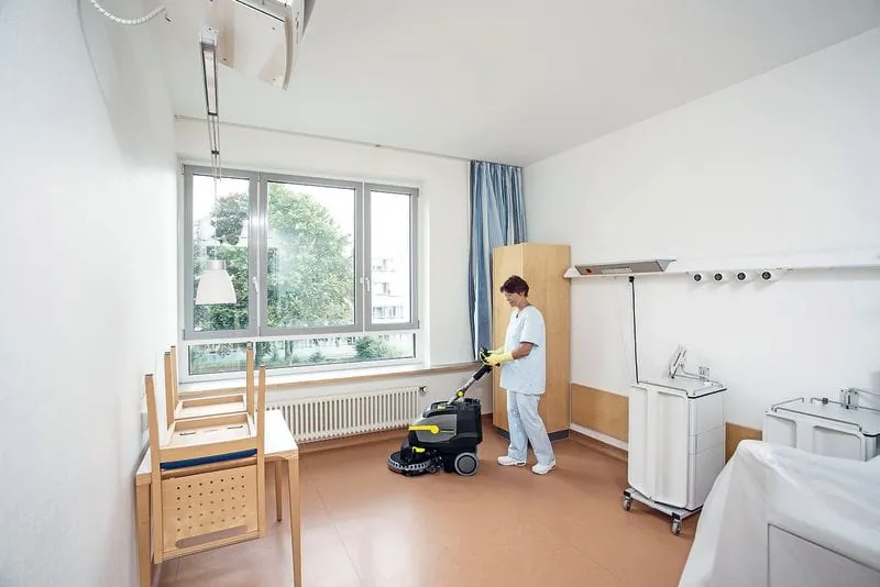 Bodenreinigung mit einer Scheuersaugmaschine