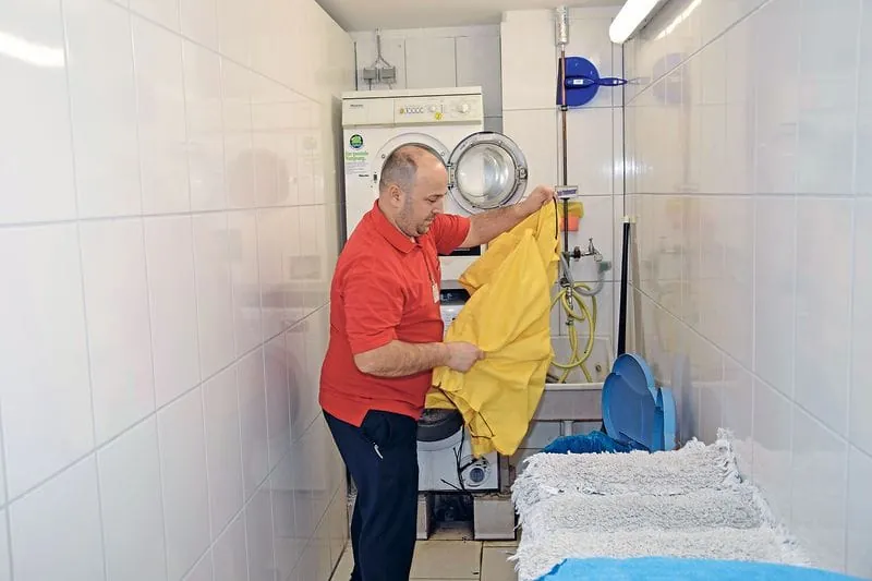 Abfallsäcke werden gewaschen