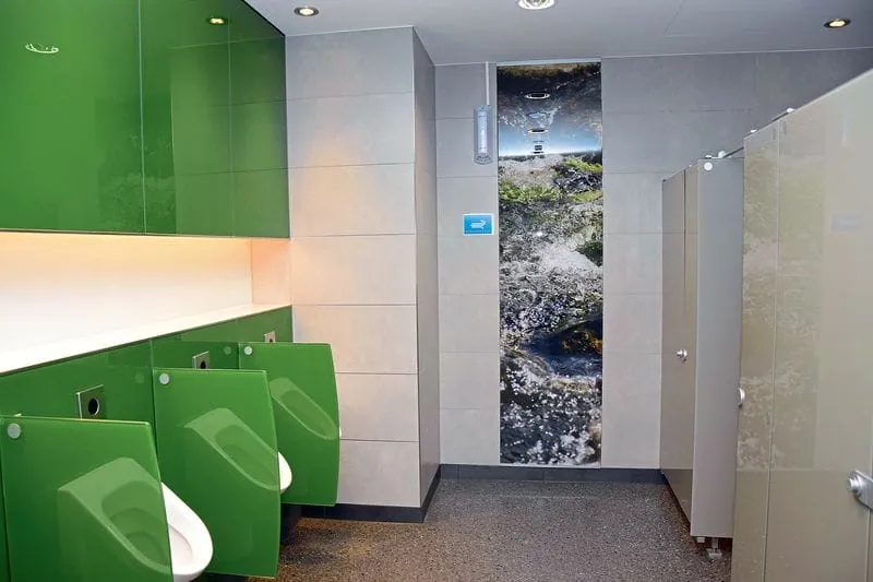 UV-C-Gerät in Sanitäranlage