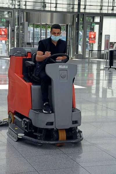 Aufsitzscheuersaugmaschine am Flughafen München