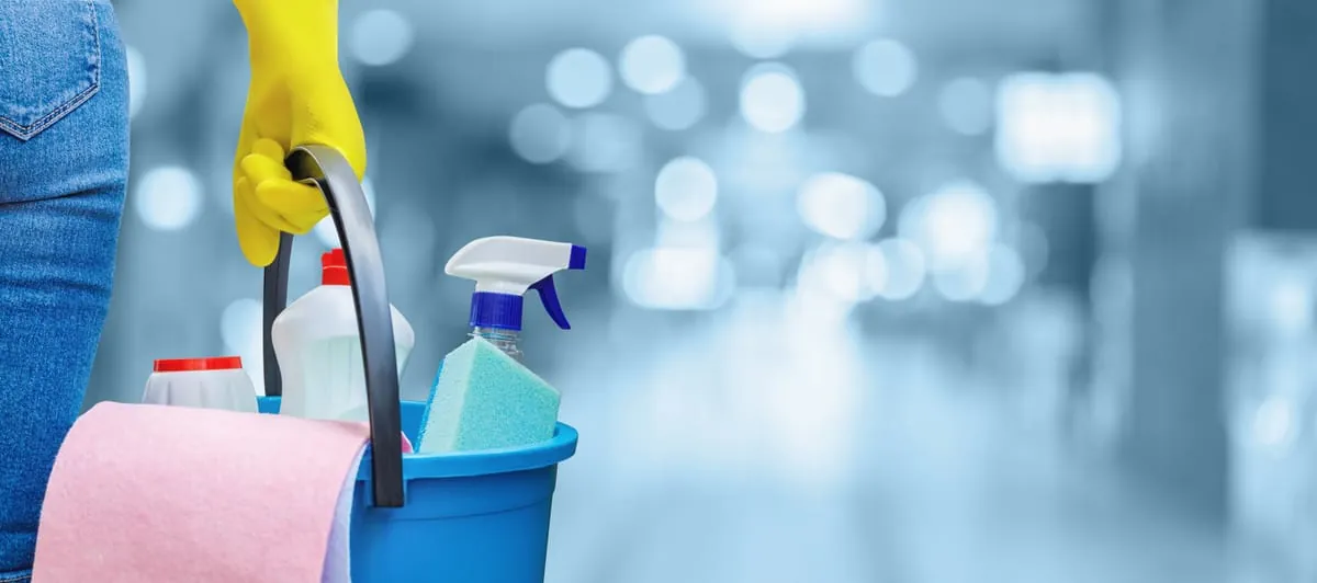 Schulreinigung: Lehrkräfte müssen zum „Putzeimer“ greifen