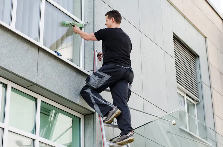 Leitern für Gebäudereiniger
