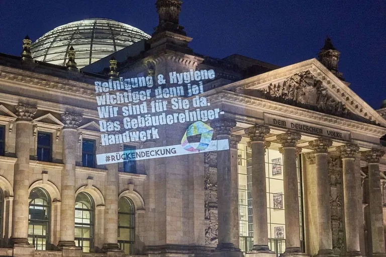 Lichtprojektion am Reichstag