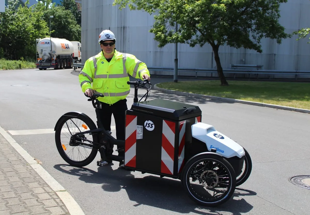 ISS setzt auf Kleinelektrofahrzeug von Sortimo