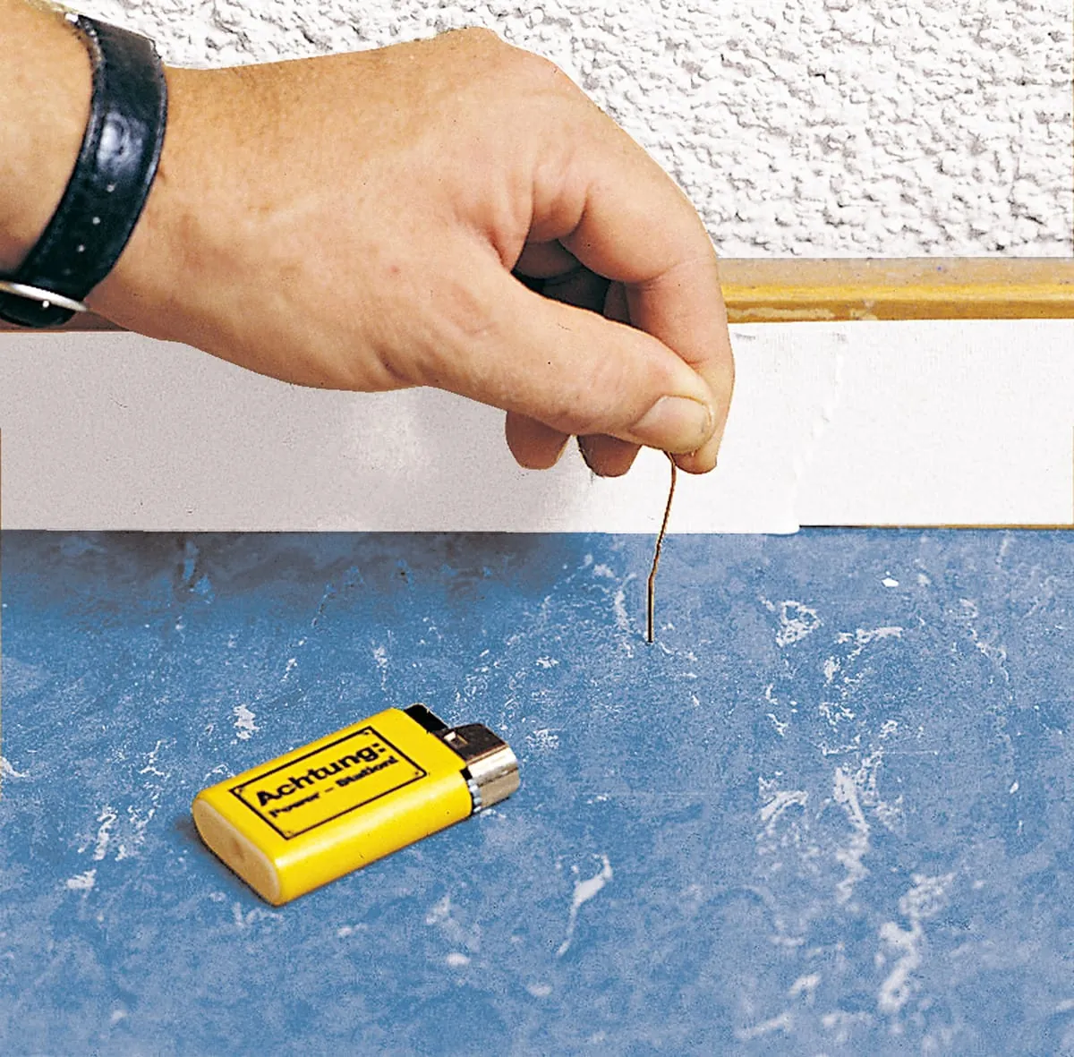 Büroklammer-Test zur Unterscheidung elastischer Bodenbeläge