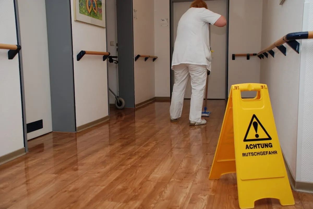 Umfrage: Corona-Krise belastet Gebäudereiniger-Handwerk