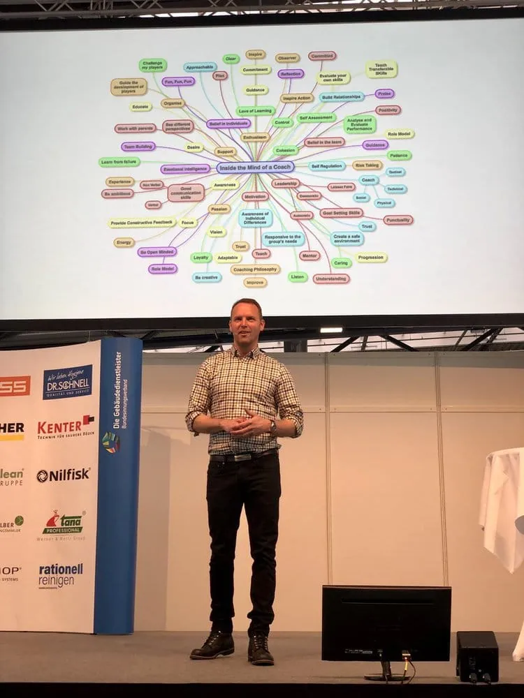 Eine echte Legende gab den Teilnehmern zum Schluss des Zukunftsforum noch hervorragende und vor allem anwendbare Tipps zum Thema Team mit auf den Weg: Ex-Handballnationaltrainer Dagur Sigurdsson.