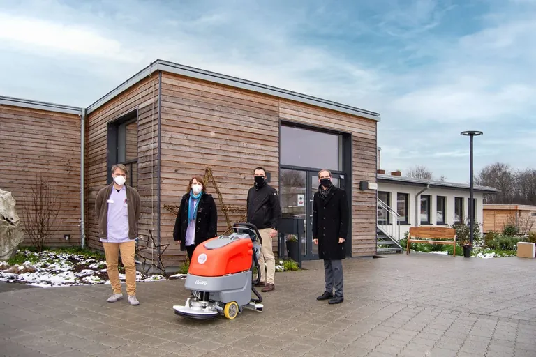 Hako spendet Reinigungsmaschine