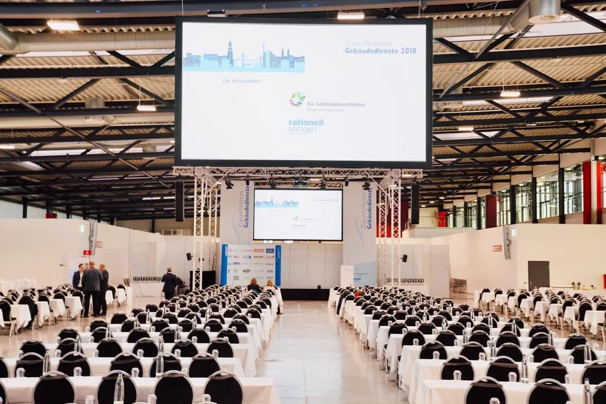 Über 500 Plätze bietet das Criuse Center in Hamburg Steinwerder - normalerweise steigen hier Aida-Passagiere ein - die Teilnehmer am Zukunftsforum füllten schlussendlich alle Stühle.