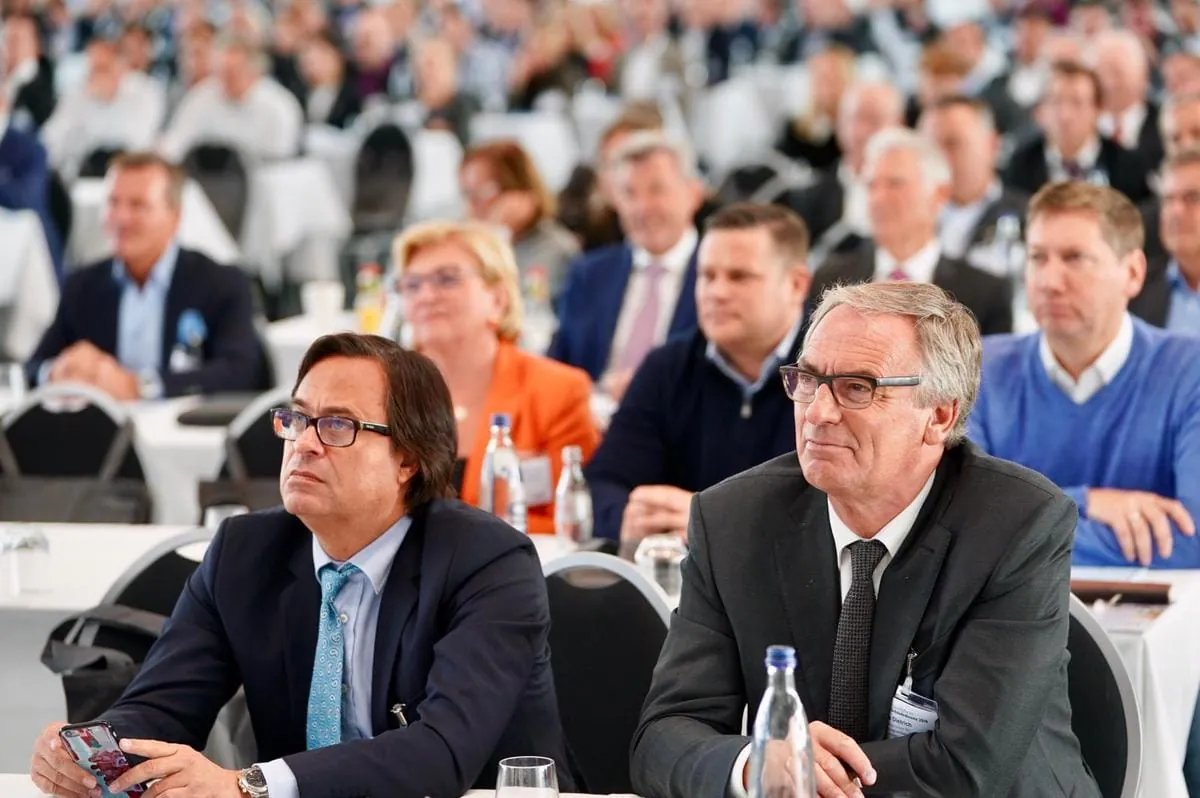 Auch Verleger Alexander Holzmann und Bundesinnungmeister Thomas Dietrich lauschten aufmerksam den Vorträgen.