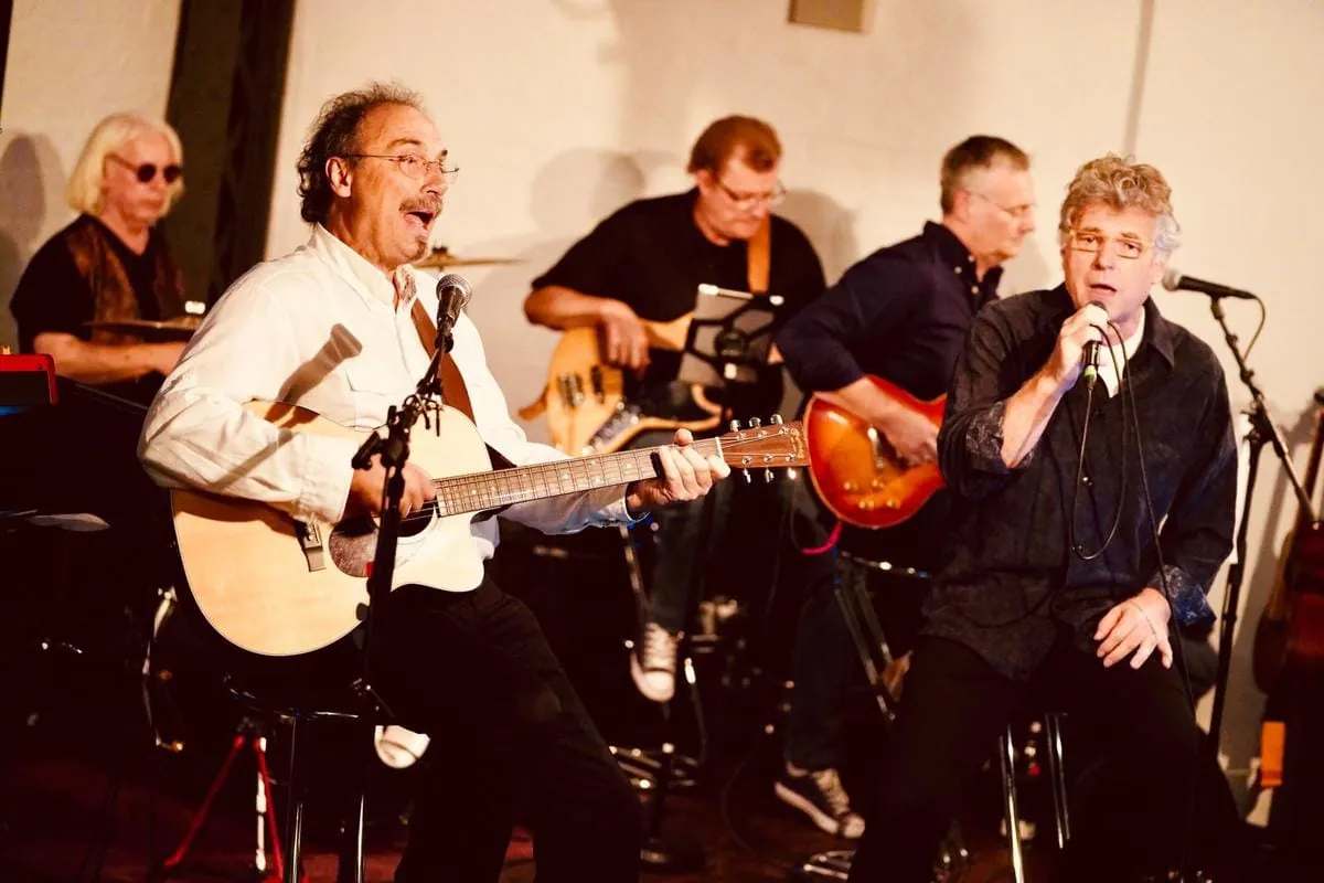 Die Band Sinfonie sorgte für Stimmung - und bachten so manches Bein zum Wippen.