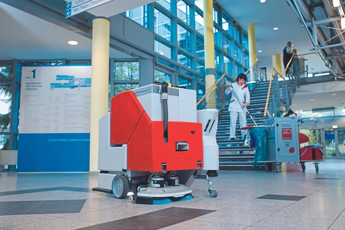 Reinigungsroboter beim Praxistext im Krankenhaus