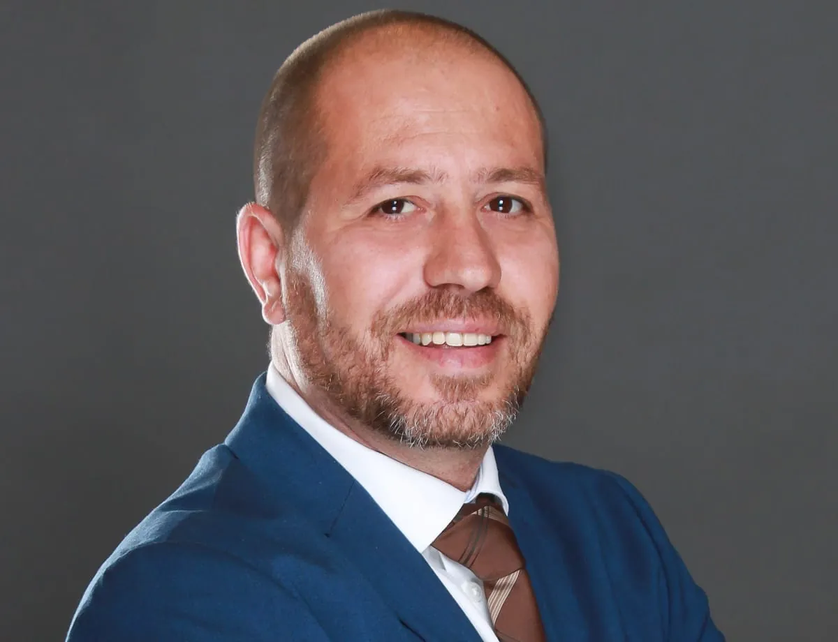 Giuseppe Cosentino verstärkt Stahl