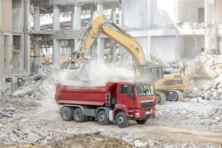 Staubentwicklung durch Abbrucharbeiten