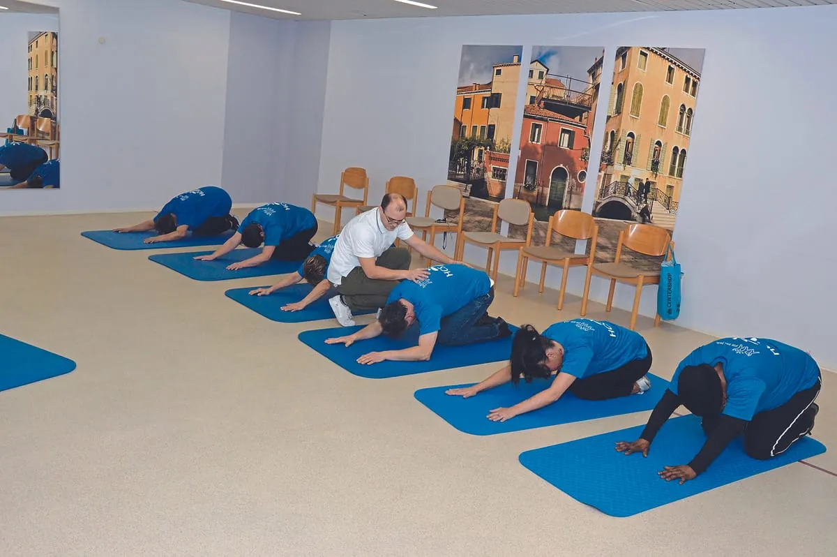 Ergonomie: Übung zur Stärkung der Wirbelsäule