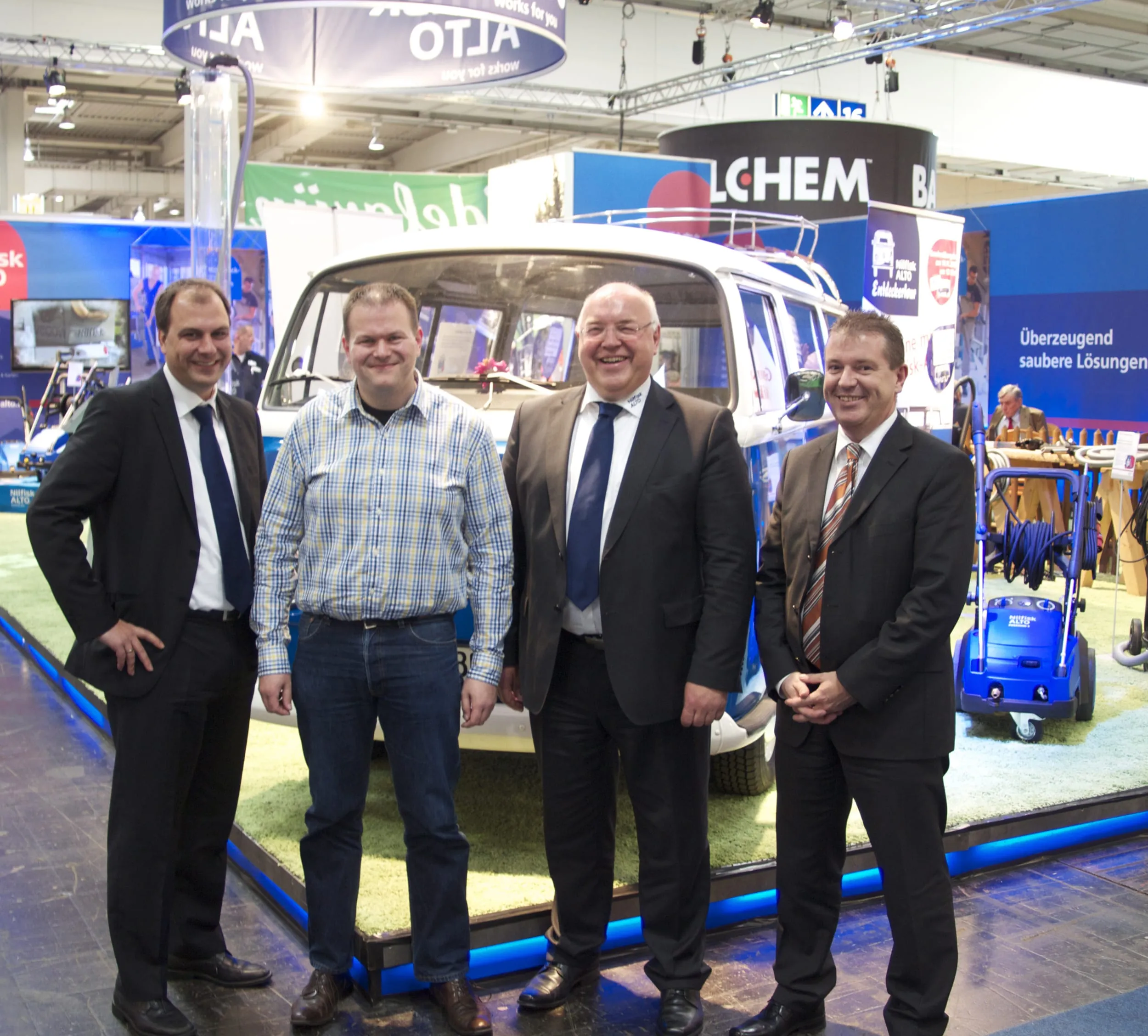 Voglmeier gibt VW-Bulli Nils ein neues Zuhause