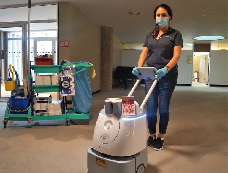 Niederberger testet Saugroboter Whiz