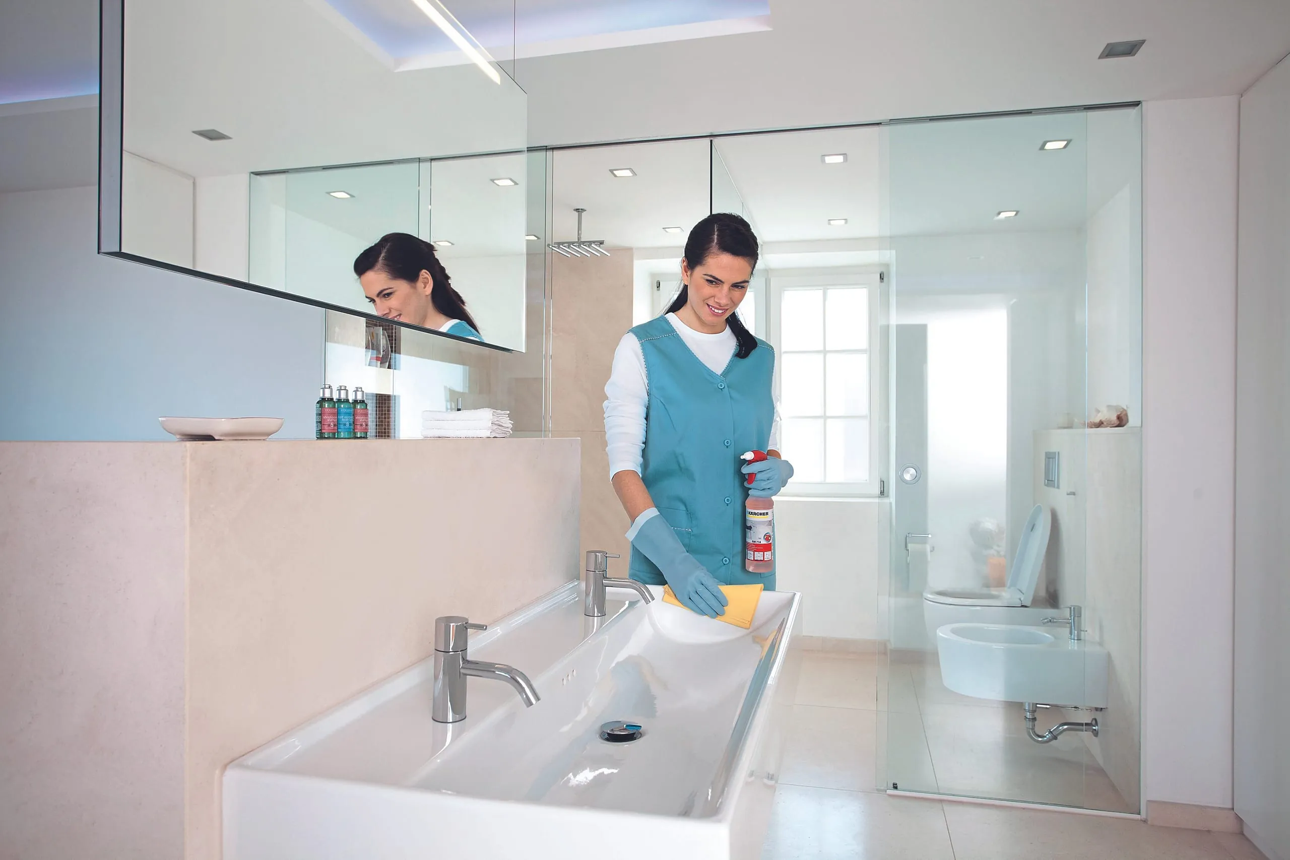 Sanitärreinigung: Von Vierfarbsystem bis Scheuersaugen