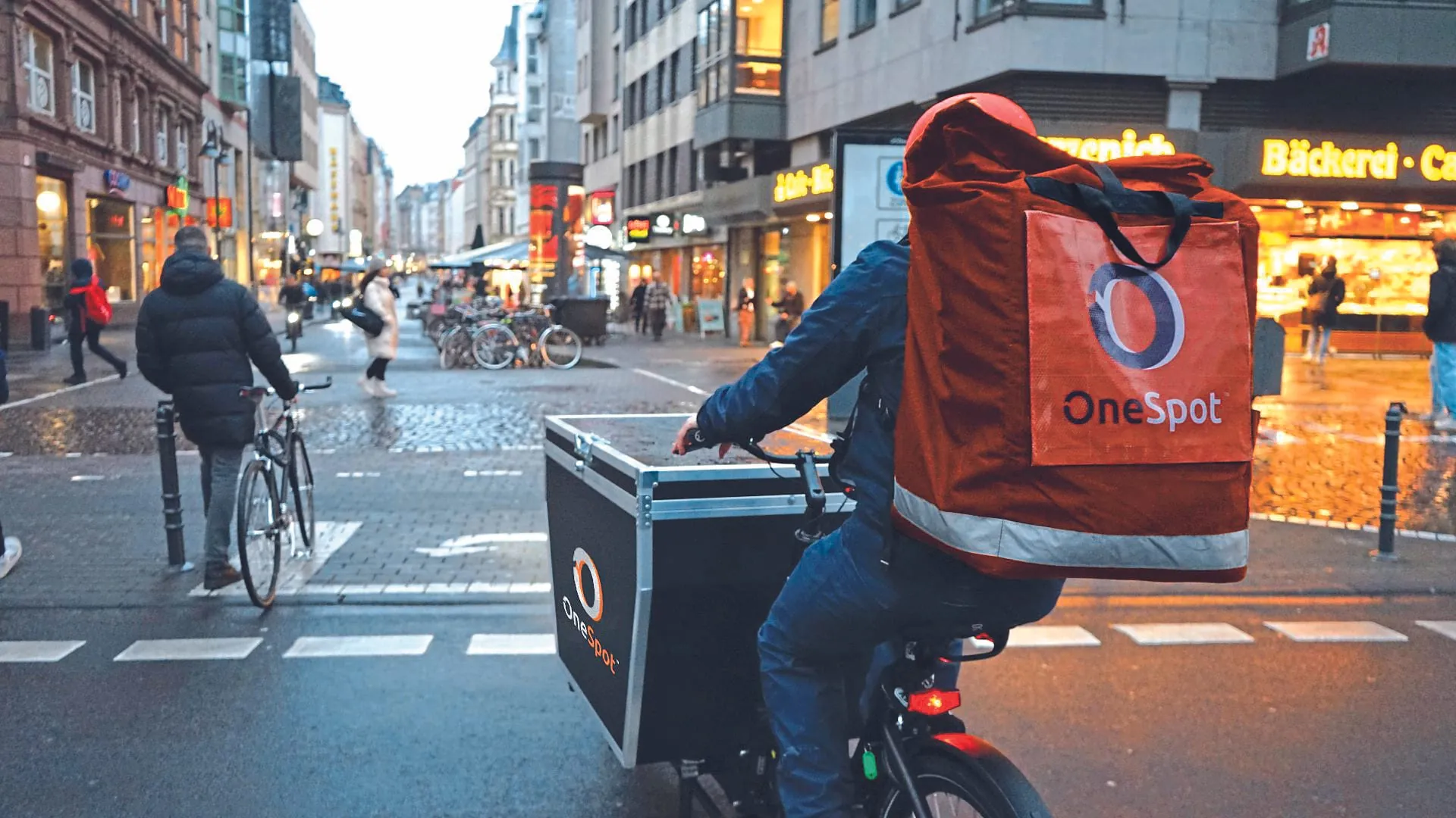 Wenn das Reinigungsmaterial per E-Bike angeliefert wird