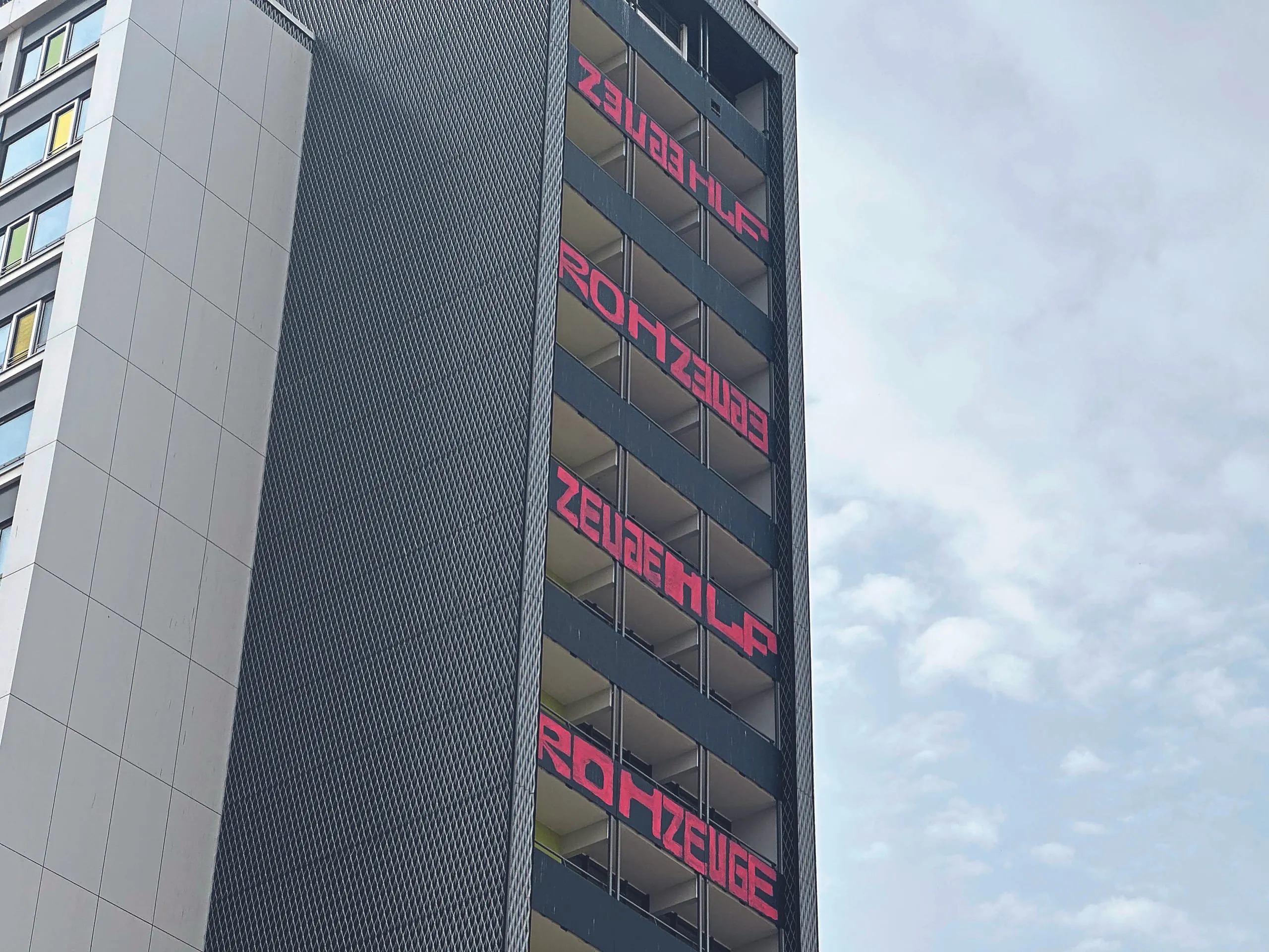 Graffiti-Entfernung: Hoch hinaus mit Farbentferner und Hochdruckkrake