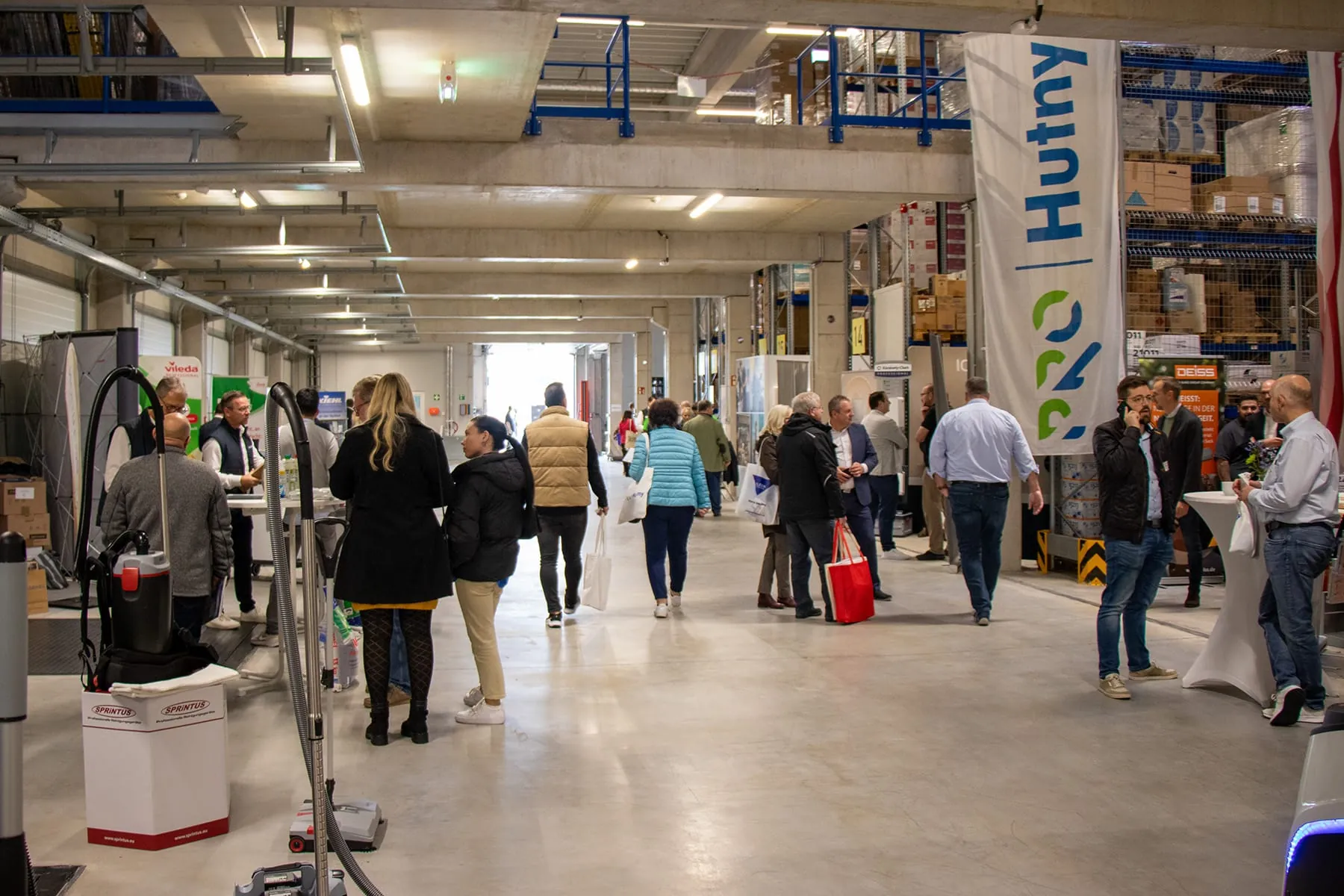 Hutny weiht neuen Standort in Krefeld ein