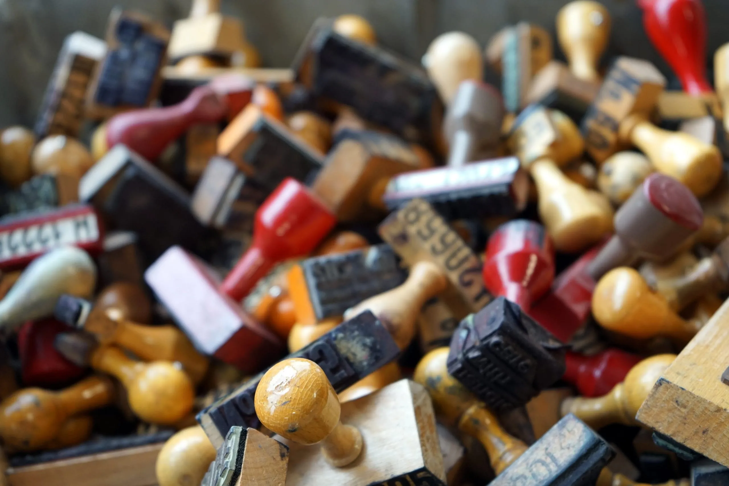 BIV-Umfrage: Wo die Gebäudereiniger der Schuh drückt