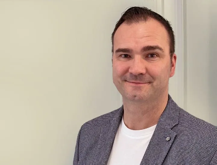 Andy McMillan verstärkt Kiefer  