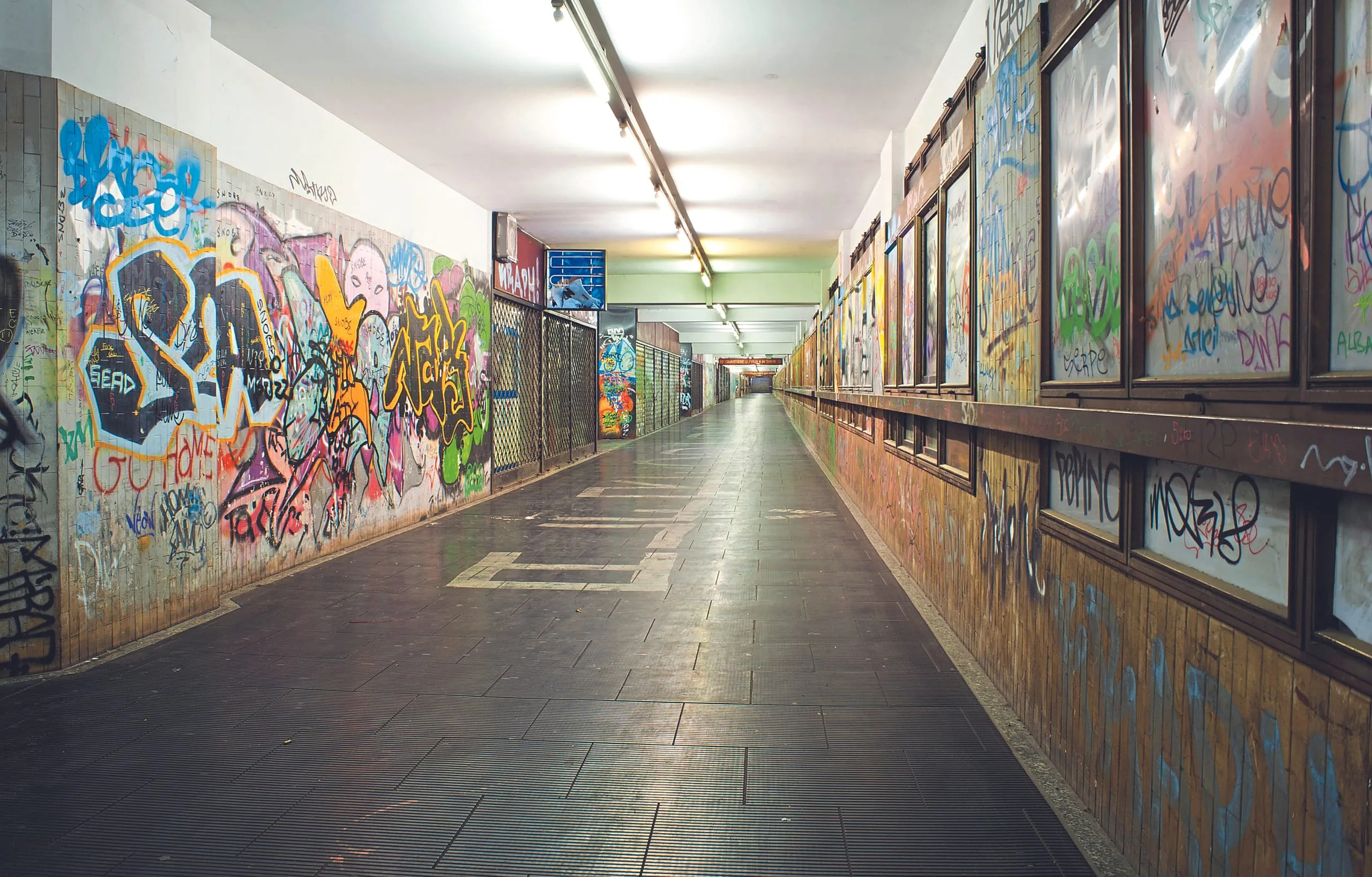 Säuregraffiti erkennen und entfernen: Eine unsichtbare Gefahr