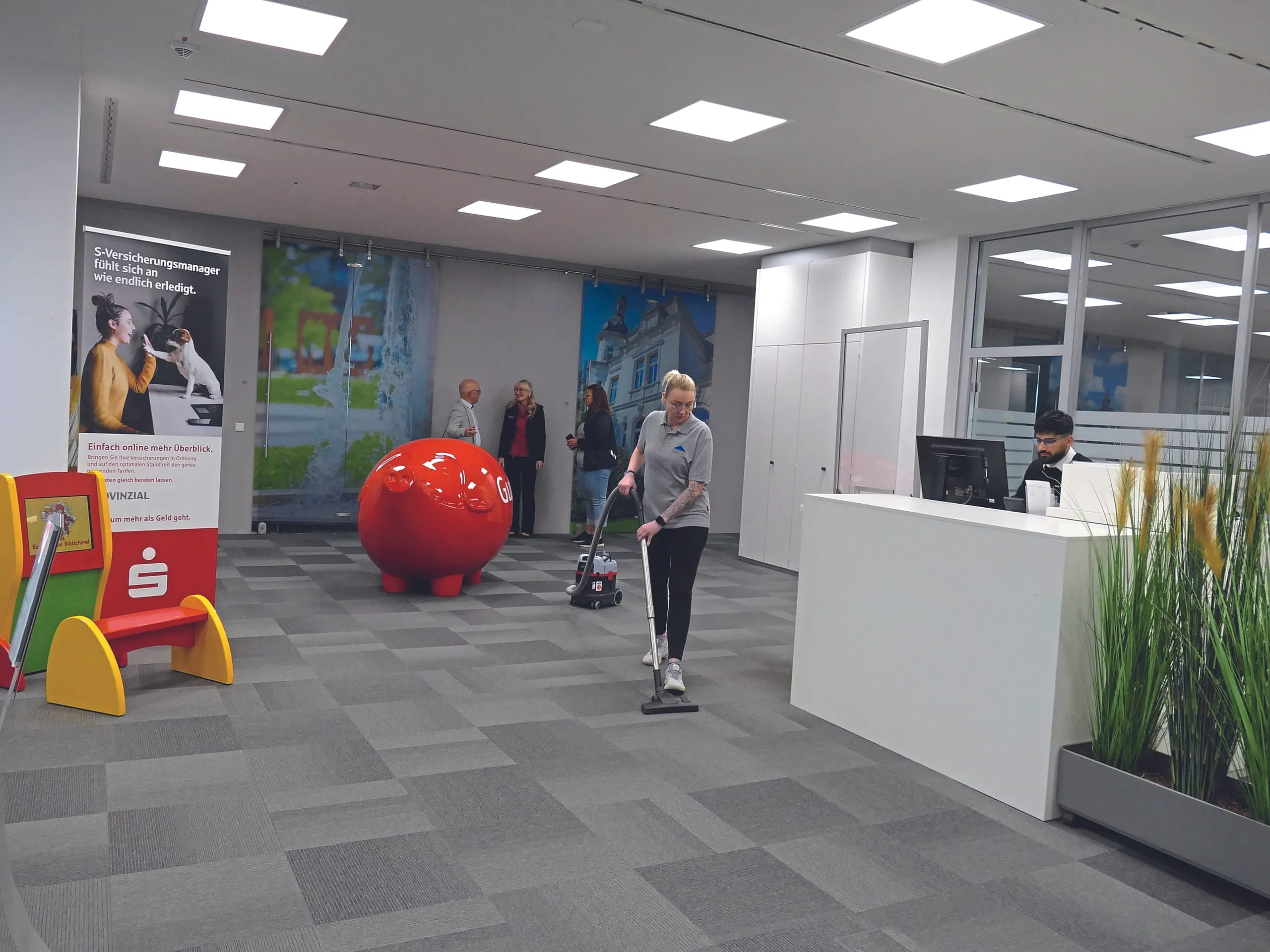 Daytime Cleaning im Bankbetrieb: Mehr Flexibilität, effizientere ­Abläufe