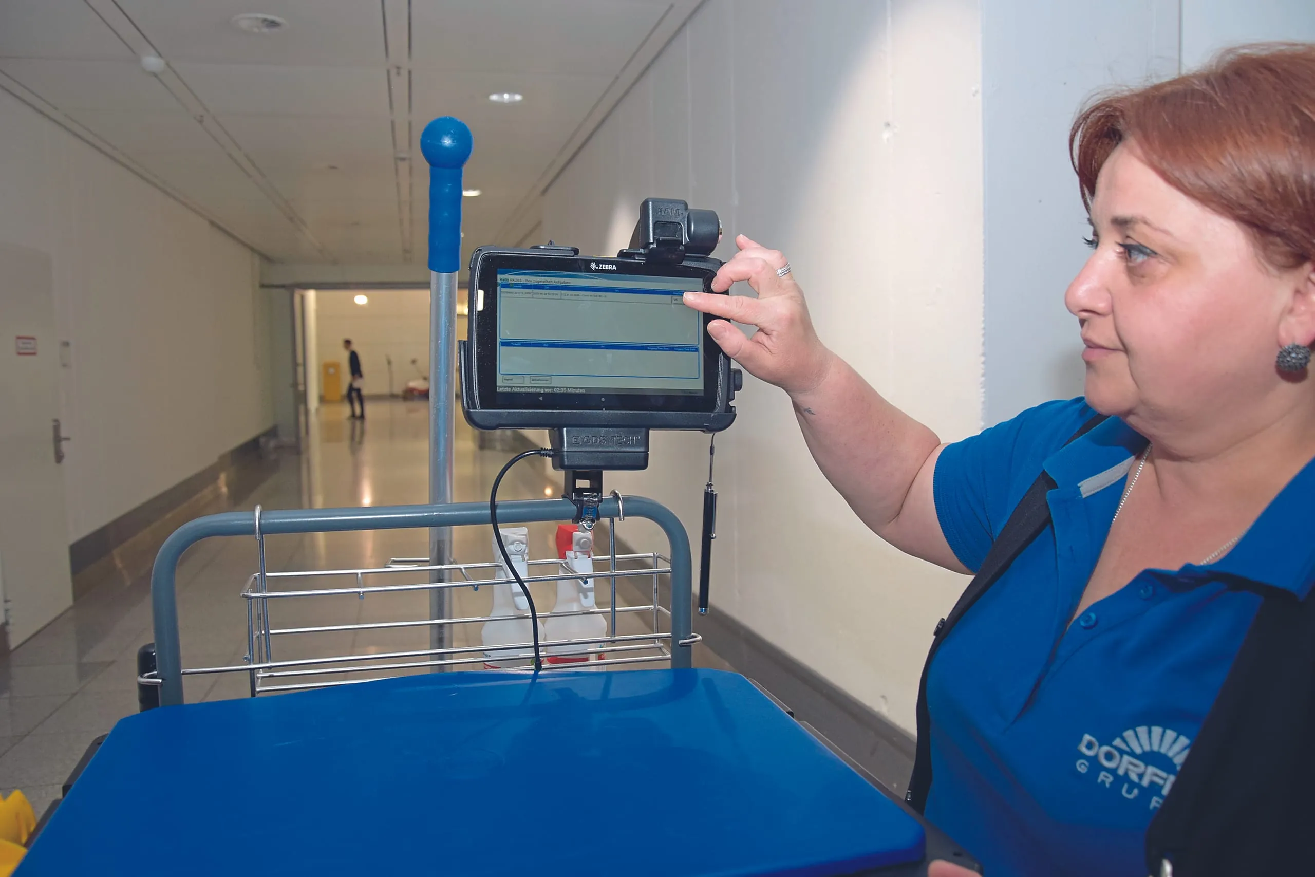 Reinigung am Flughafen München: Was zu tun ist, steht jetzt auf dem Tablet