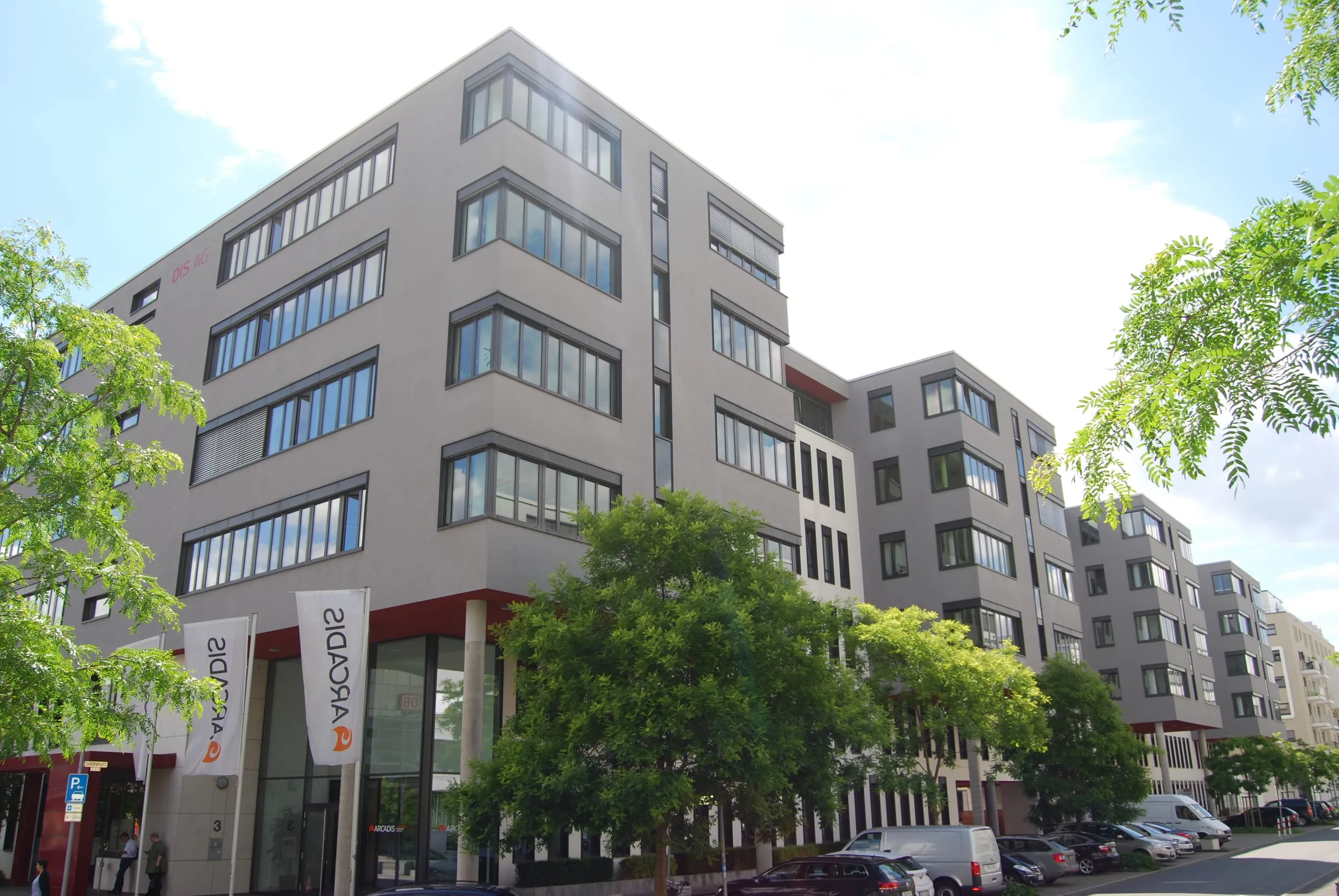 ISS künftig an 17 Bürostandorten für Arcadis im Einsatz