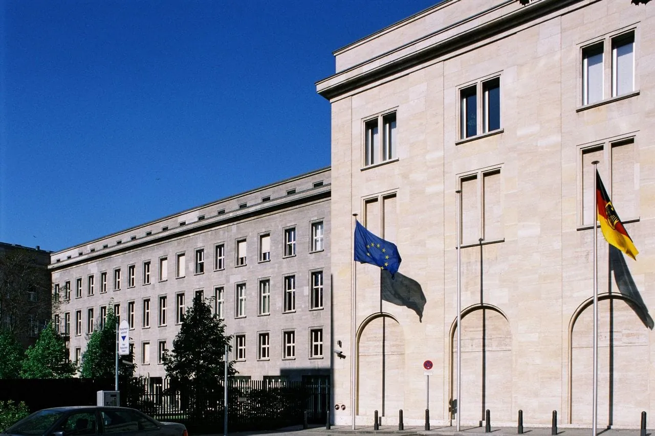 Strabag PFS gewinnt erneut Auftrag für technisches FM im BMAS